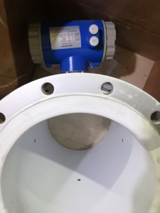 智能电磁流量计 钛电极 四氟乙烯 现场显示 一体型法兰流量计